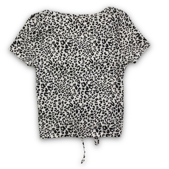 Olivia Rae Leopard Top with Runched tie in the center. - Picture 2 of 5